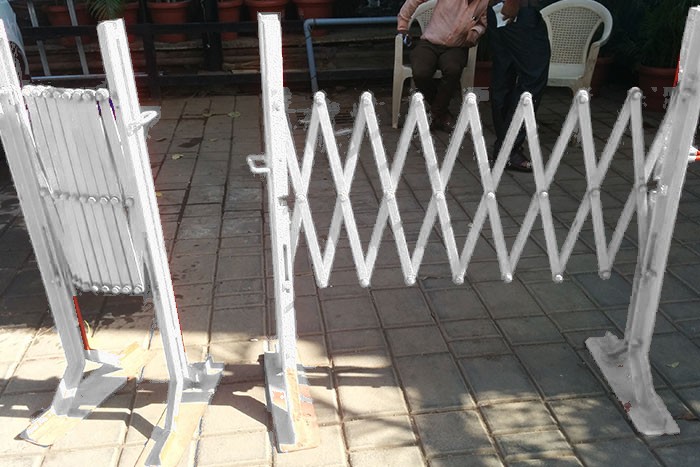 Expanding barrier detail